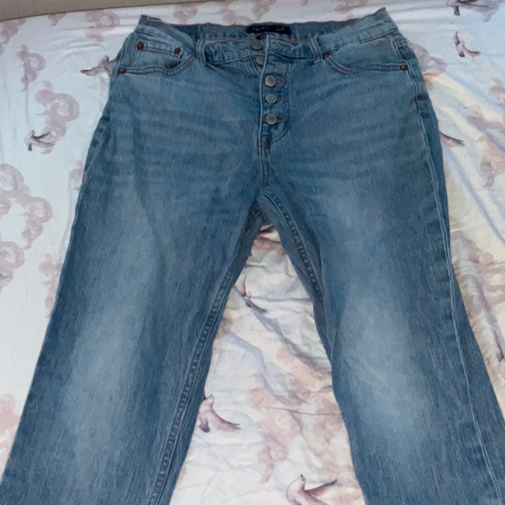 Button-up mom jeans